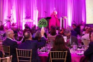 09 auctioneer karen sorbo led a successful live auction at elevate